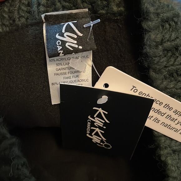 Kyi Kyi Green Beanie Faux Fur Pom New - Picture 3 of 4